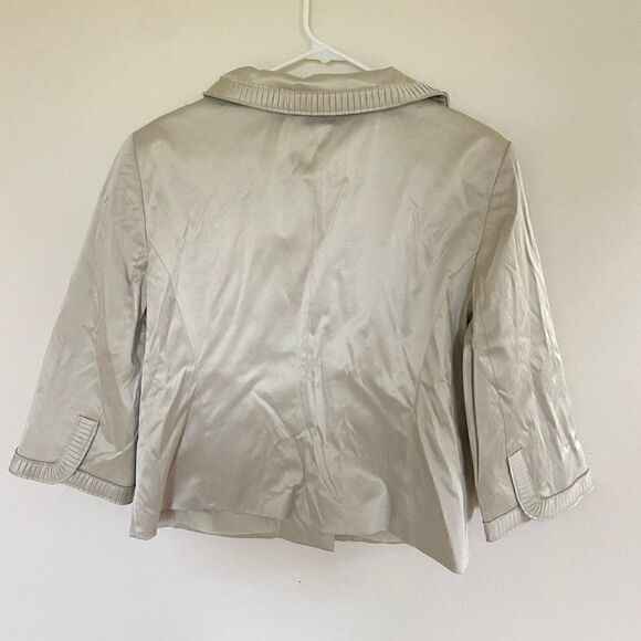 NWT Loft  Pleated Collar and Sleeve Jacket Beige Size 16 - Picture 5 of 7